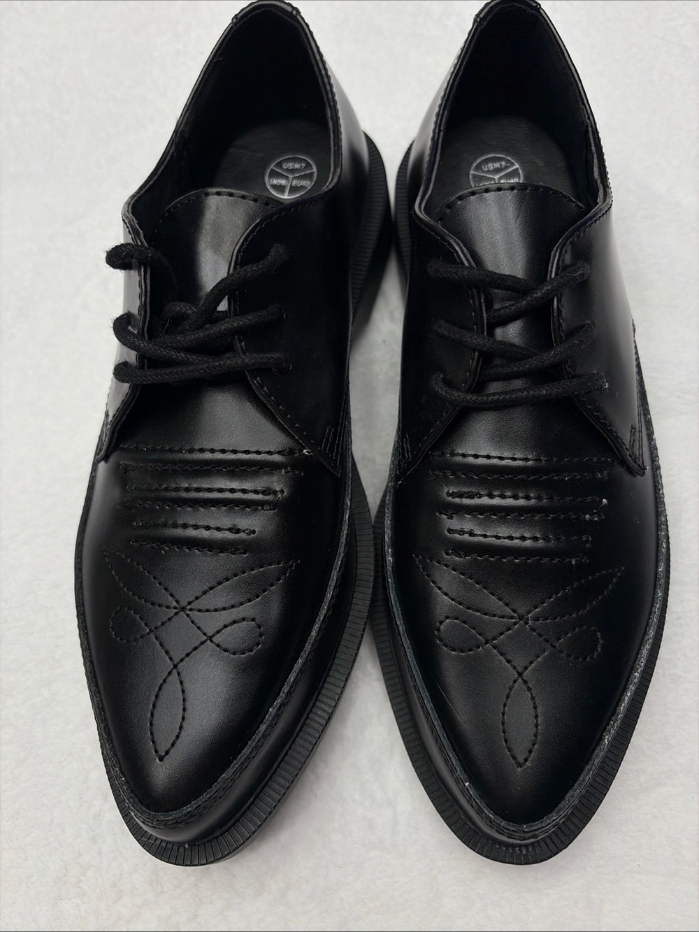 T.U.K Men’s Black Gloss Leather Lace-Up Oxfords